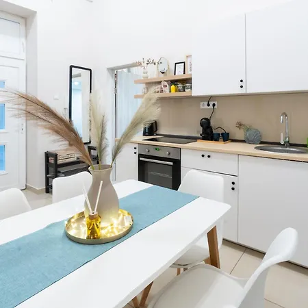 Apartment Teljes Loftlakas,