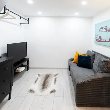 Teljes Loftlakas, Budapest